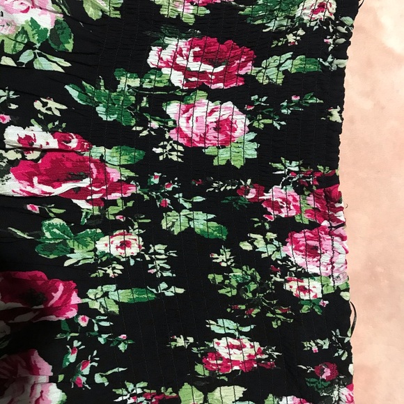 BLACK FLORAL TOP - Picture 5 of 5